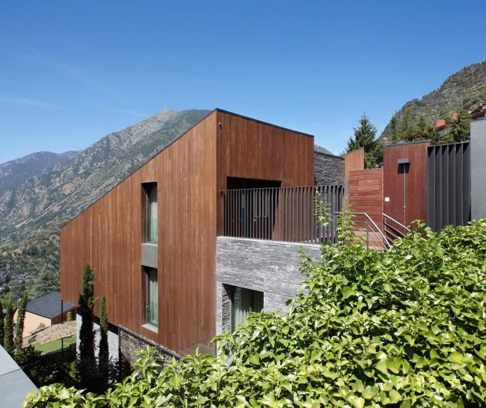 detached-family-house-awesome-views-designed-spanish-firm-gca-architects-02