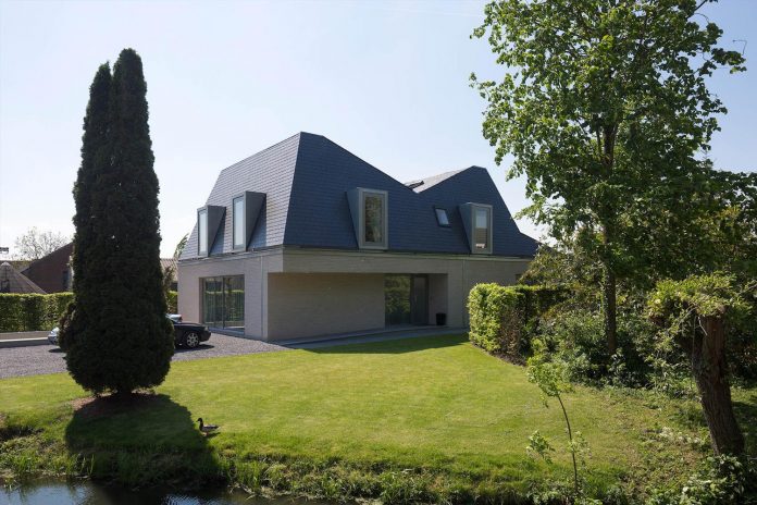 eva-architecten-converted-old-farmhouse-contemporary-villa-hogebiezen-04
