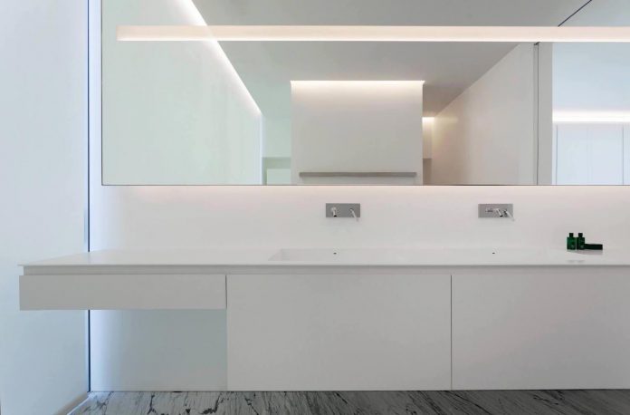 fran-silvestre-arquitectos-design-modern-two-storey-aluminium-residence-located-madrid-20