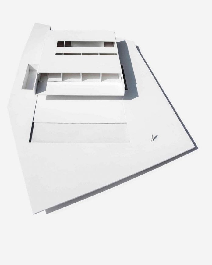 fran-silvestre-arquitectos-design-modern-two-storey-aluminium-residence-located-madrid-30