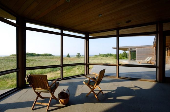 maryann-thompson-architects-design-bluff-house-occupying-crest-windblown-bluff-overlooking-atlantic-nearby-saltwater-ponds-08
