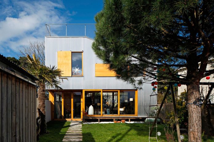metal-wood-house-extension-nantes-designed-mabire-reich-architects-06