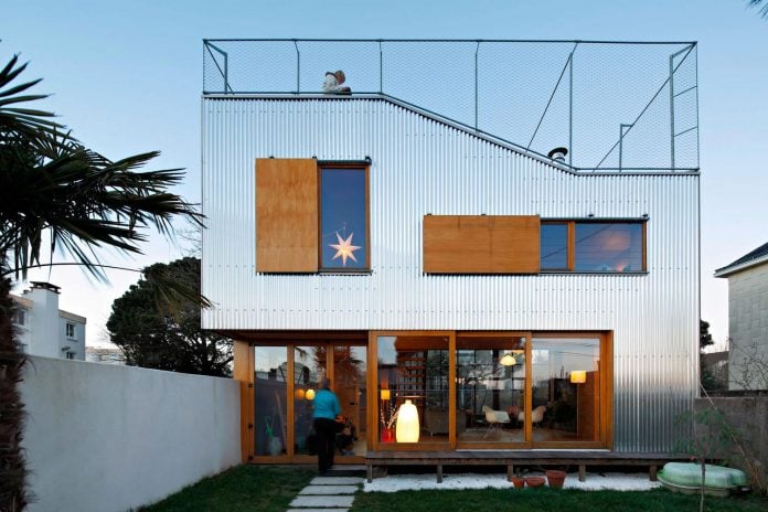 metal-wood-house-extension-nantes-designed-mabire-reich-architects-07