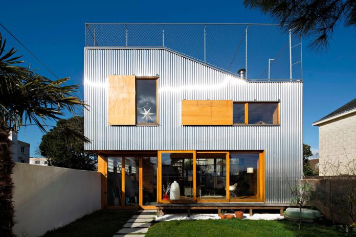 metal-wood-house-extension-nantes-designed-mabire-reich-architects-08