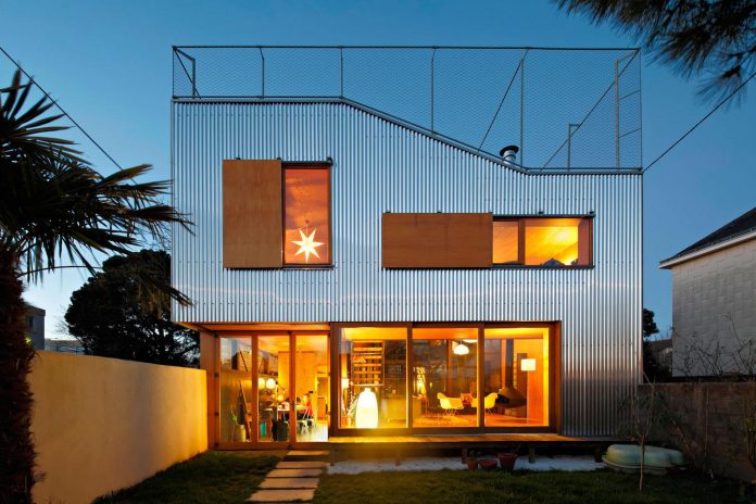 metal-wood-house-extension-nantes-designed-mabire-reich-architects-30