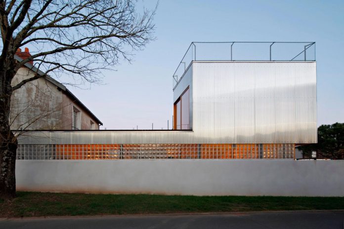 metal-wood-house-extension-nantes-designed-mabire-reich-architects-31