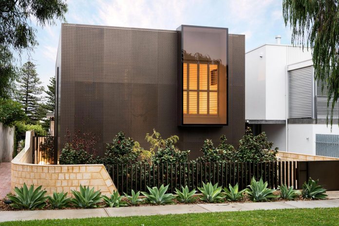 minimalistic-bronze-metalwork-exterior-chamberlain-street-residence-weststyle-design-development-01