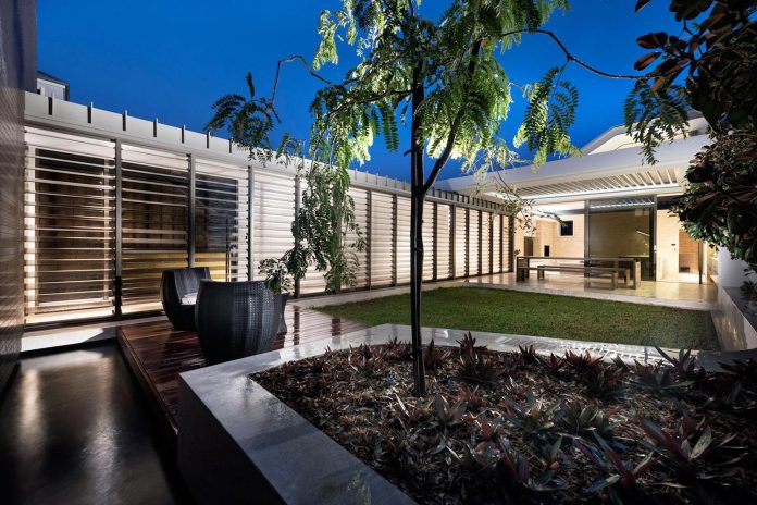 minimalistic-bronze-metalwork-exterior-chamberlain-street-residence-weststyle-design-development-41
