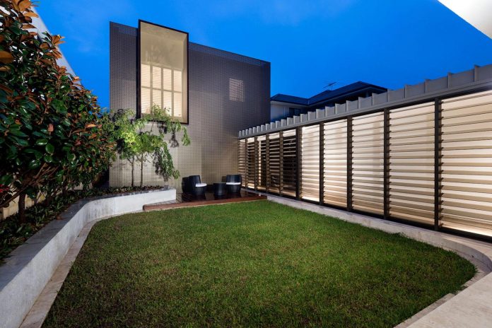 minimalistic-bronze-metalwork-exterior-chamberlain-street-residence-weststyle-design-development-42