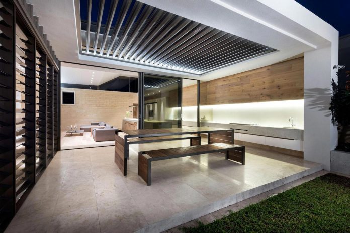 minimalistic-bronze-metalwork-exterior-chamberlain-street-residence-weststyle-design-development-44