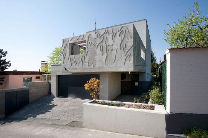 modern-concrete-villa-inga-designed-architekti-sebo-lichy-03