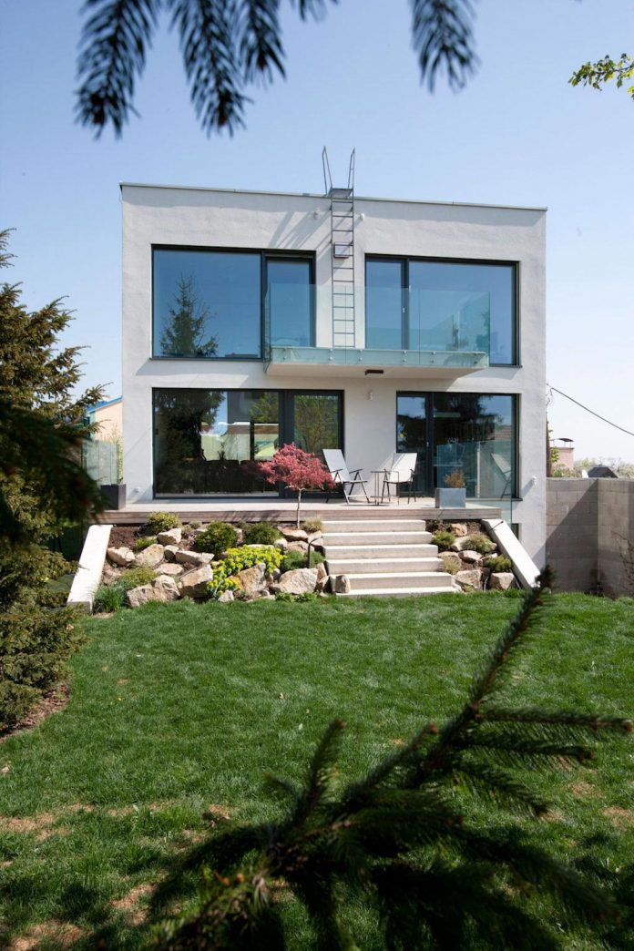 modern-concrete-villa-inga-designed-architekti-sebo-lichy-11