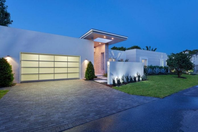 modern-single-family-house-located-delray-beach-florida-designed-ibi-designs-14