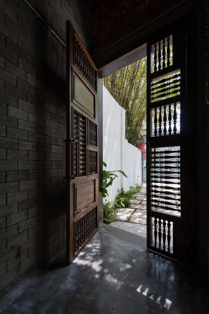 monastery-zen-house-made-natural-rustic-material-palette-unrefined-brick-bare-wood-unpainted-cemboard-ferrous-iron-02