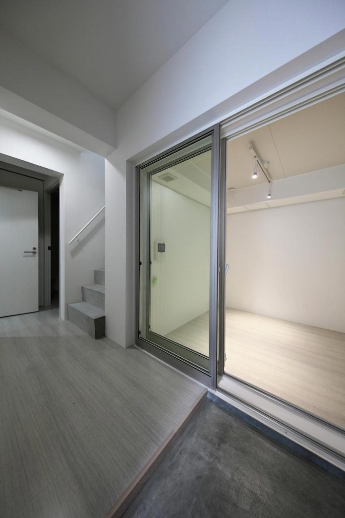 narrow-apartment-located-middle-gentle-plateau-tokyo-hmaa-09
