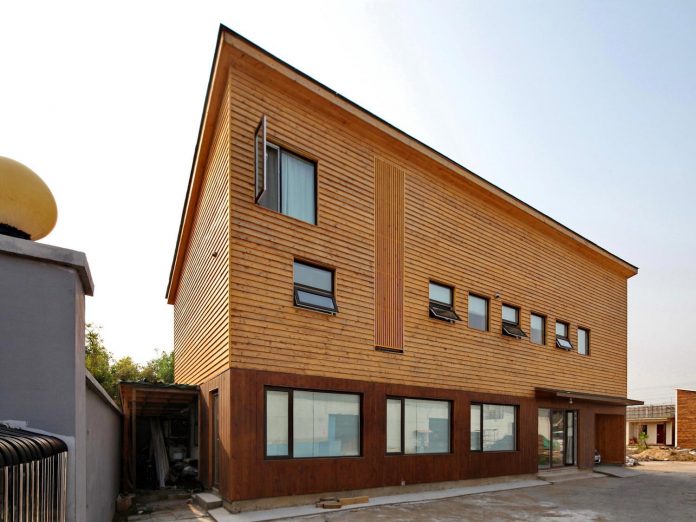 old-brick-single-story-house-converted-wooden-three-stories-home-slow-office-beijing-01