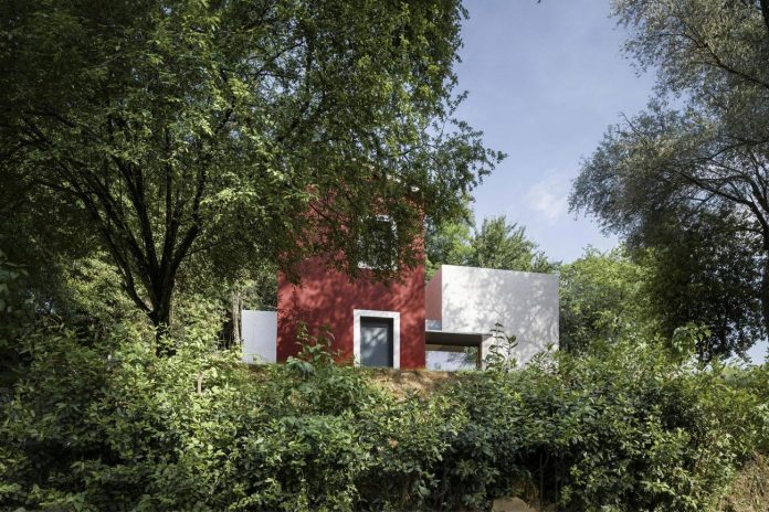 rural-home-renovation-sclos-de-contes-near-nice-france-designed-cyril-chenebeau-architecte-03
