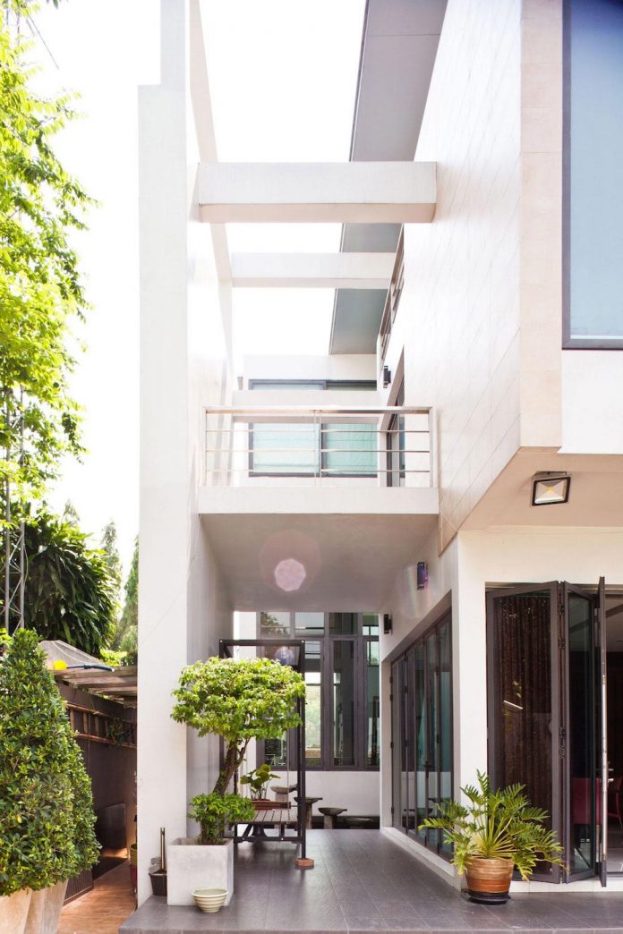 sammakorn-contemporary-residence-bangkok-designed-archimontage-design-fields-sophisticated-03