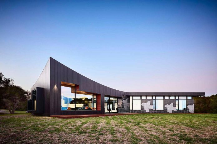 simple-modern-waratah-bay-colorful-residence-hayne-wadley-architecture-12