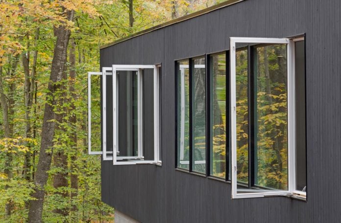 situ-studio-design-low-black-box-corbett-residence-settled-wooded-site-12