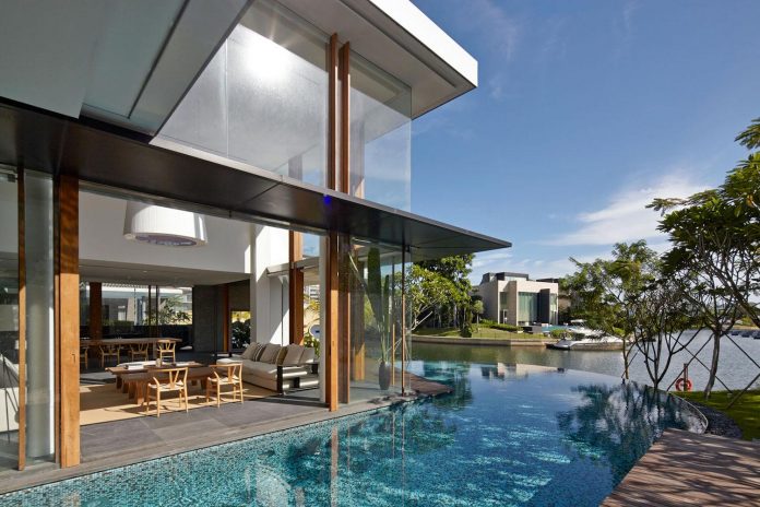 sophisticated-no-2-house-singapore-robert-greg-shand-architects-03