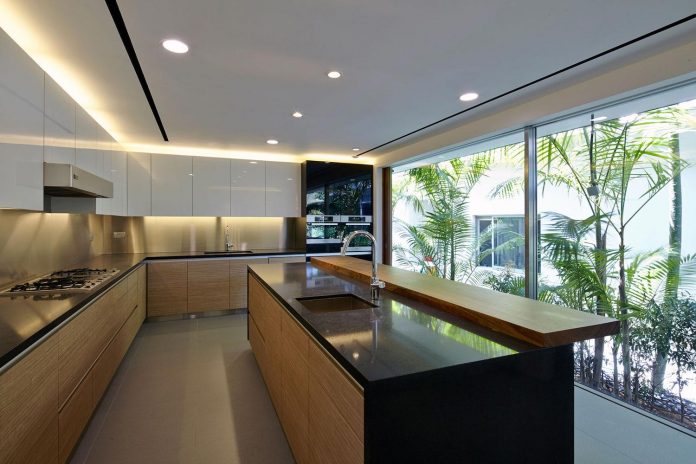 sophisticated-no-2-house-singapore-robert-greg-shand-architects-14