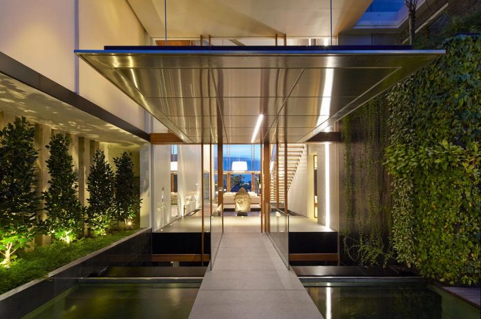 sophisticated-no-2-house-singapore-robert-greg-shand-architects-35