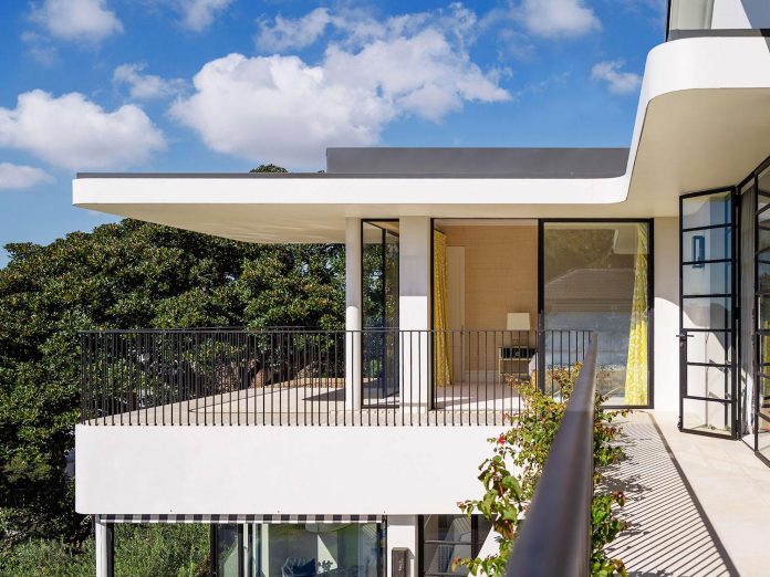 twin-peaks-residence-located-darling-point-luigi-rosselli-architects-13