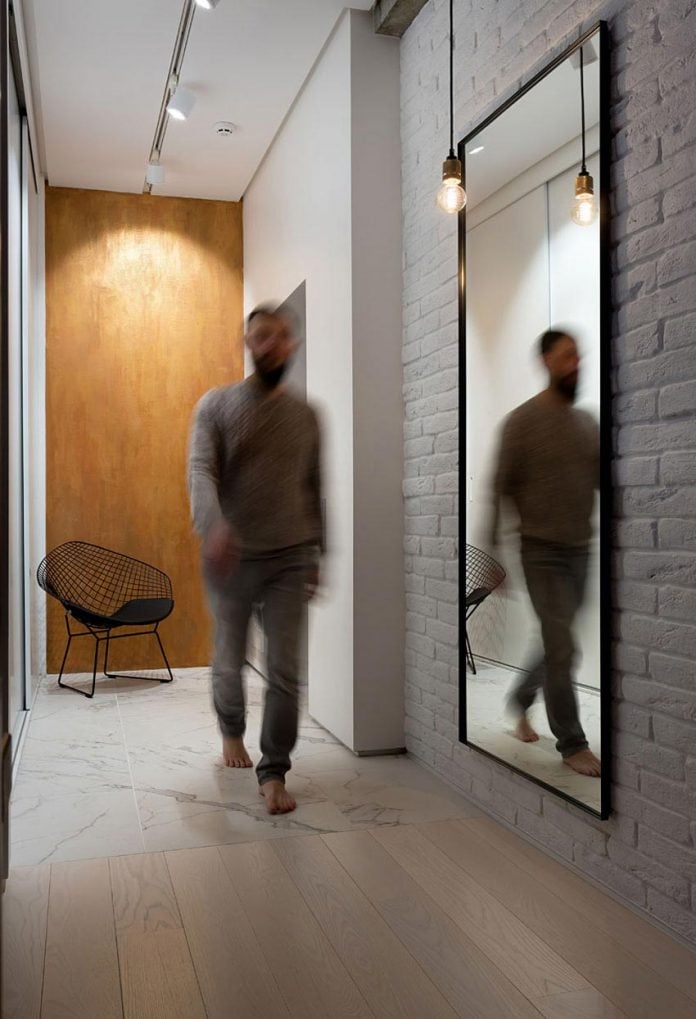 wood-marble-elegant-laconic-minimalist-style-apartment-nottdesign-01