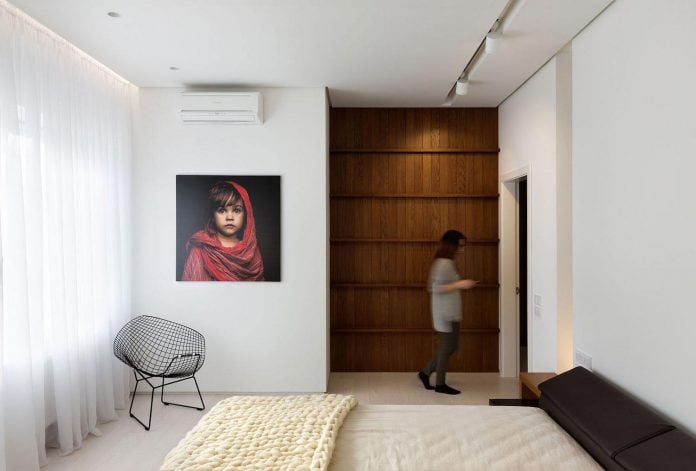 wood-marble-elegant-laconic-minimalist-style-apartment-nottdesign-13