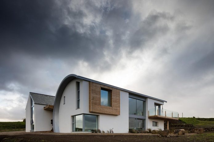 2020-architects-redesigned-old-blacksmiths-cottage-contemporary-ballymagarry-road-house-04