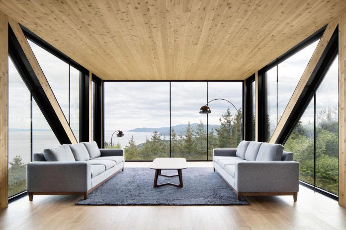 blanche-chalet-simple-pure-architecture-gently-complements-landscape-charlevoix-modern-fashion-10