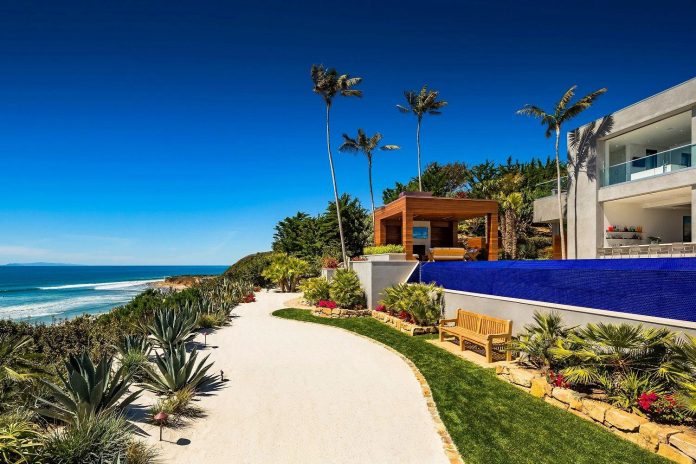 burdge-associates-design-stunning-contemporary-beach-home-malibu-awesome-sea-views-01
