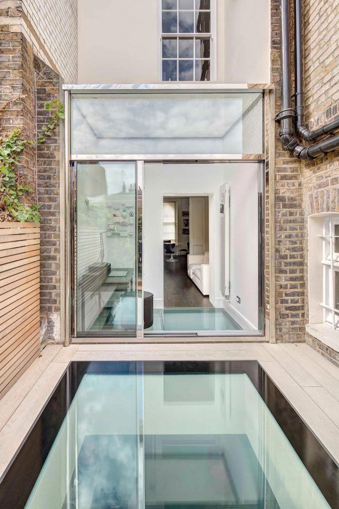 contemporary-glazed-extension-grade-ii-listed-house-provide-additional-space-without-detracting-original-building-02