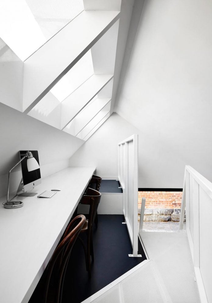 contemporary-redesigned-2-storey-small-house-austin-maynard-architects-01