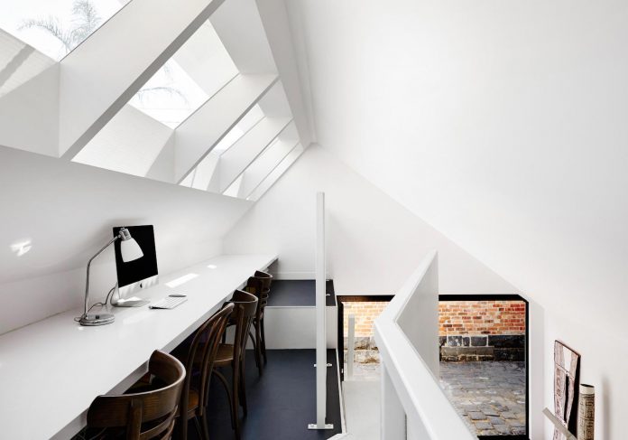 contemporary-redesigned-2-storey-small-house-austin-maynard-architects-03