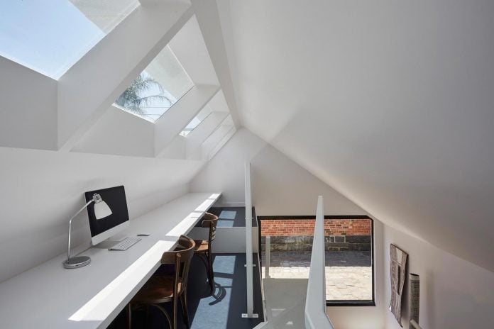 contemporary-redesigned-2-storey-small-house-austin-maynard-architects-28
