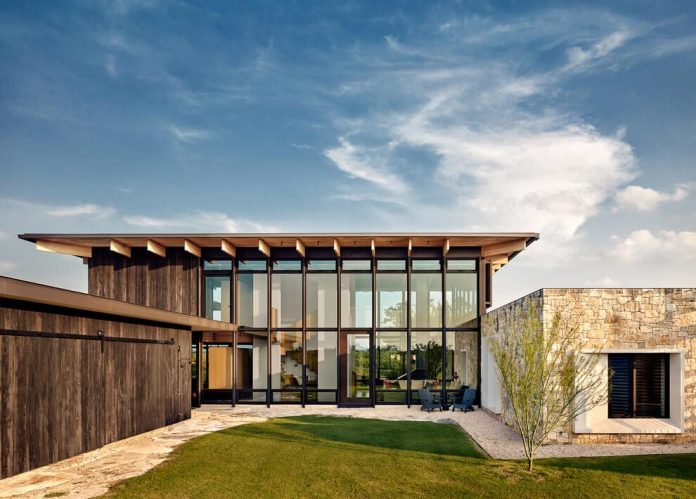 contemporary-texas-open-space-residence-huge-glass-walls-chic-good-looking-design-01