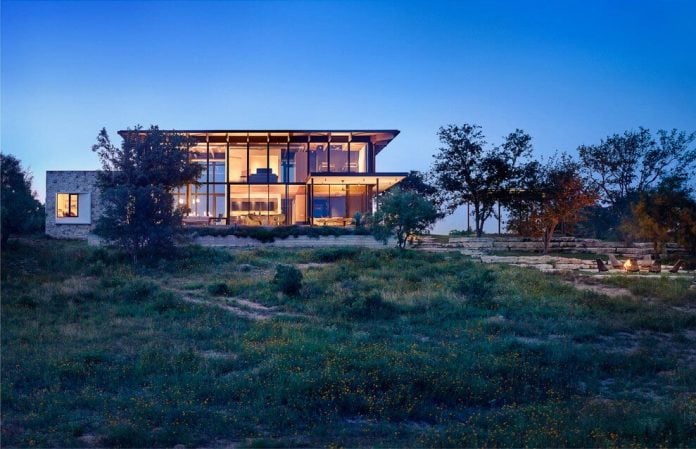 contemporary-texas-open-space-residence-huge-glass-walls-chic-good-looking-design-02