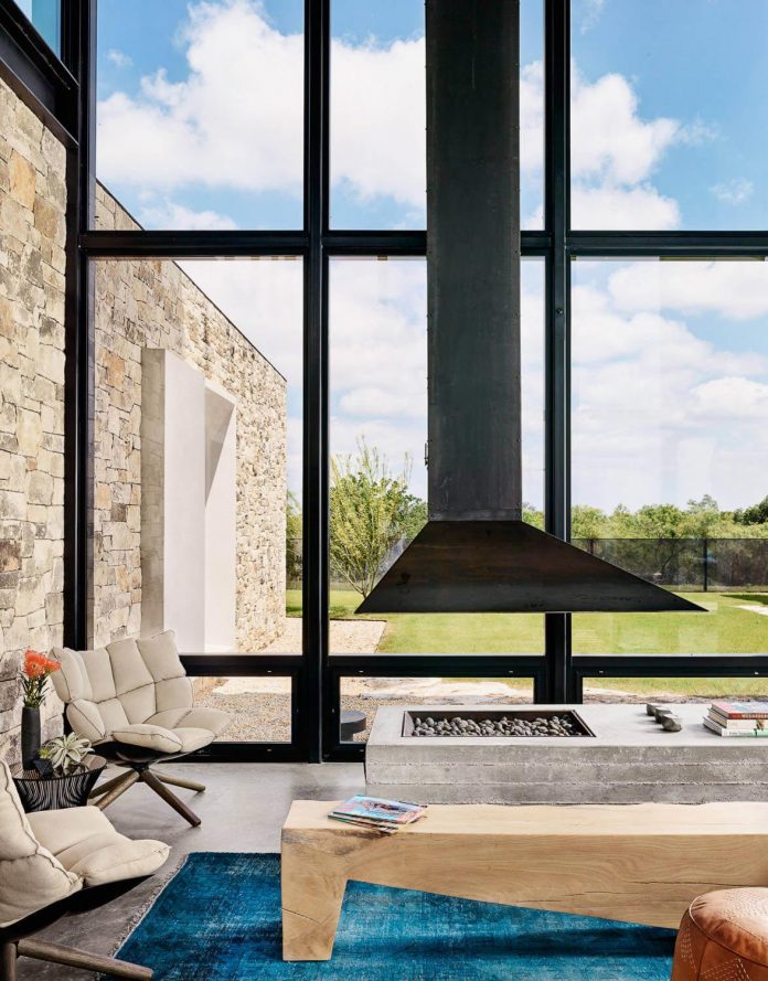 contemporary-texas-open-space-residence-huge-glass-walls-chic-good-looking-design-06