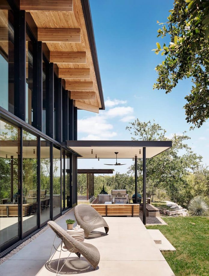 contemporary-texas-open-space-residence-huge-glass-walls-chic-good-looking-design-08