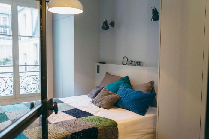 conversion-two-bedroom-haussamanian-apartment-central-paris-functional-contemporary-versatile-retro-twist-weekend-city-pad-10