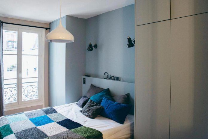 conversion-two-bedroom-haussamanian-apartment-central-paris-functional-contemporary-versatile-retro-twist-weekend-city-pad-11