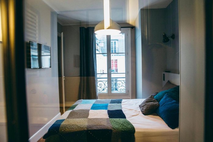 conversion-two-bedroom-haussamanian-apartment-central-paris-functional-contemporary-versatile-retro-twist-weekend-city-pad-12