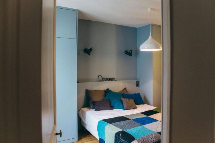 conversion-two-bedroom-haussamanian-apartment-central-paris-functional-contemporary-versatile-retro-twist-weekend-city-pad-13