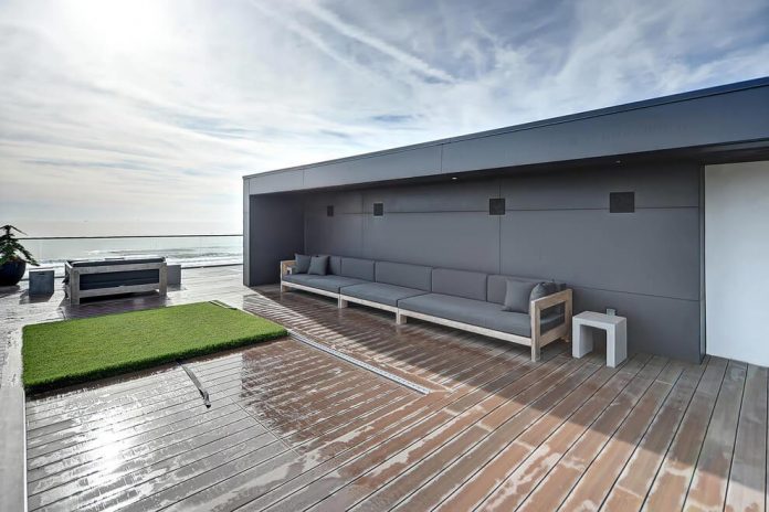 modern-6200-square-foot-beach-house-located-atlantic-beach-north-carolina-15