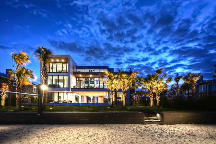 modern-6200-square-foot-beach-house-located-atlantic-beach-north-carolina-21