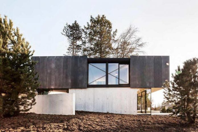 modern-house-riehen-made-glass-concrete-wood-metal-serve-designed-reuter-raeber-architects-01