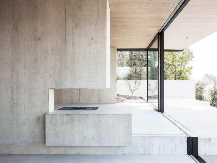 modern-house-riehen-made-glass-concrete-wood-metal-serve-designed-reuter-raeber-architects-06