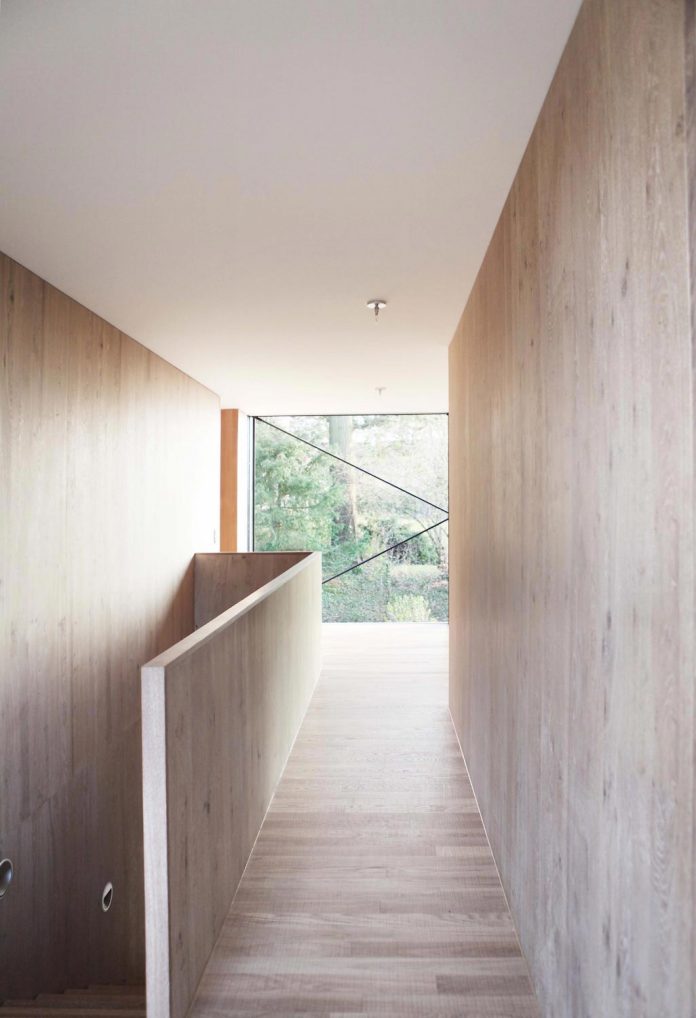 modern-house-riehen-made-glass-concrete-wood-metal-serve-designed-reuter-raeber-architects-09